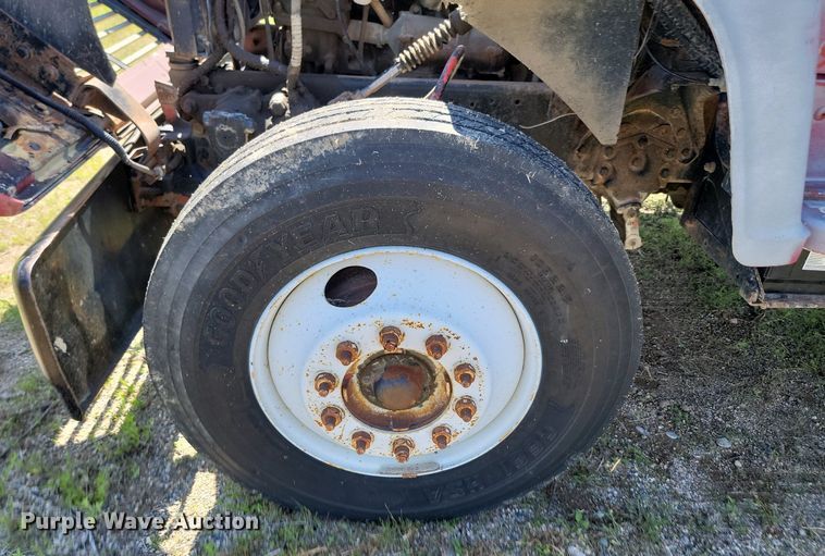 image for item NZ9973 1988 Ford  L7000 dump truck