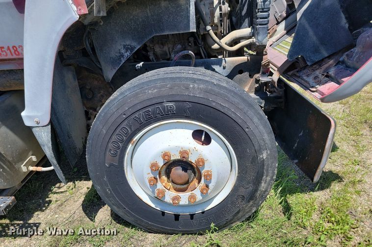 image for item NZ9973 1988 Ford  L7000 dump truck