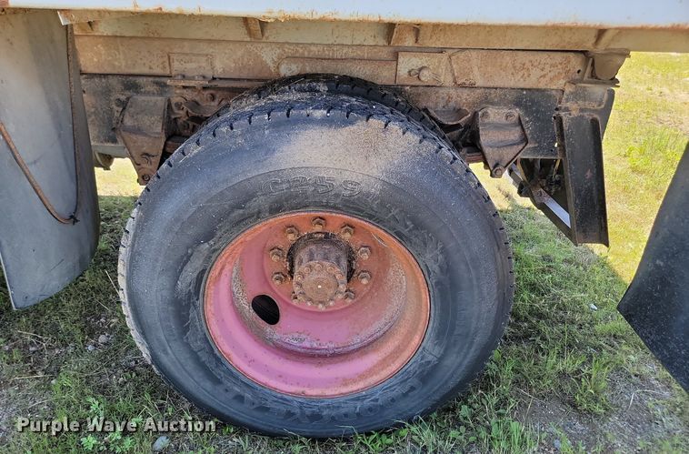 image for item NZ9973 1988 Ford  L7000 dump truck