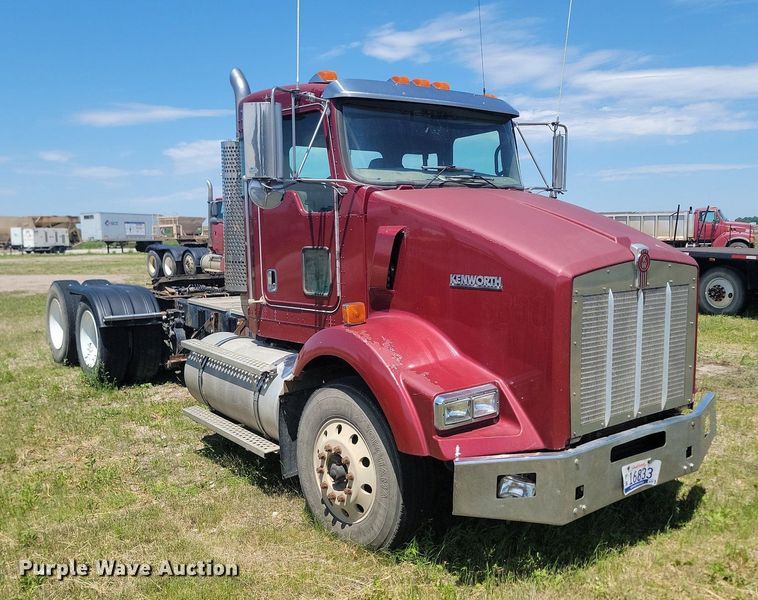 image for item NZ9974 2007 Kenworth  T800 semi truck