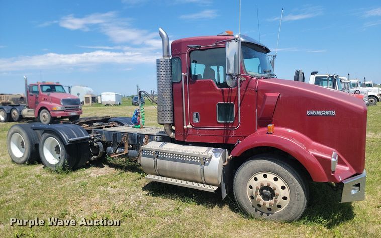 image for item NZ9974 2007 Kenworth  T800 semi truck