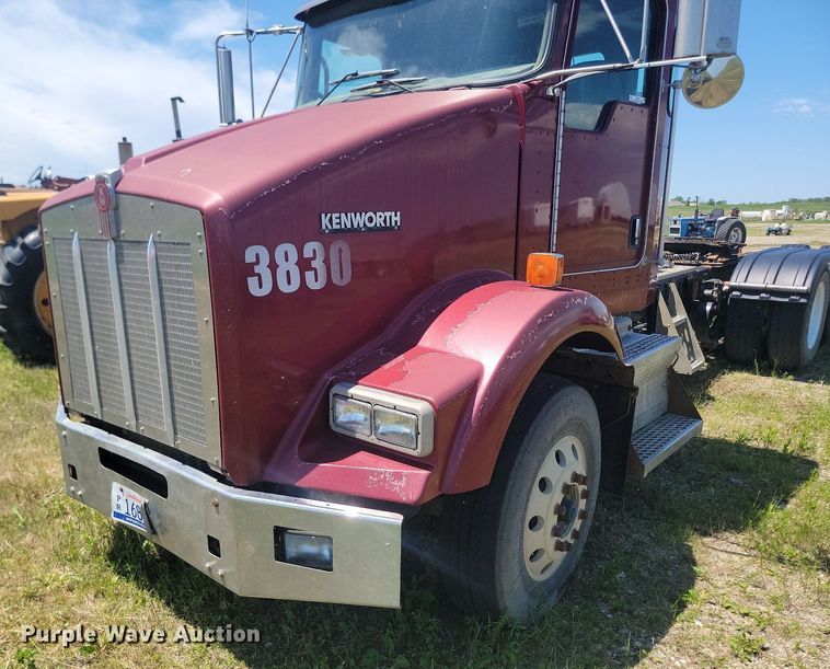 image for item NZ9974 2007 Kenworth  T800 semi truck