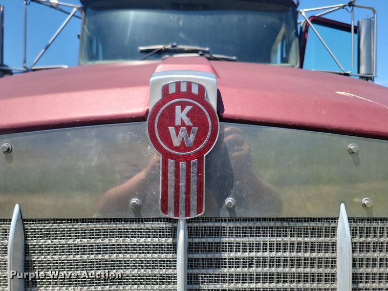 image for item NZ9974 2007 Kenworth  T800 semi truck