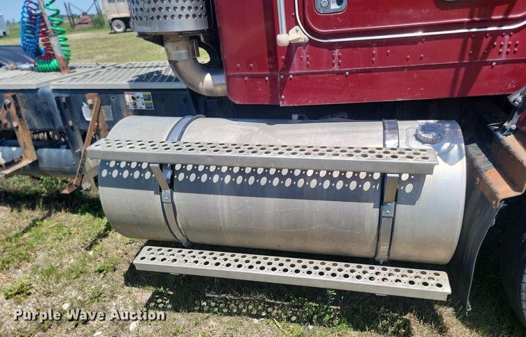 image for item NZ9974 2007 Kenworth  T800 semi truck