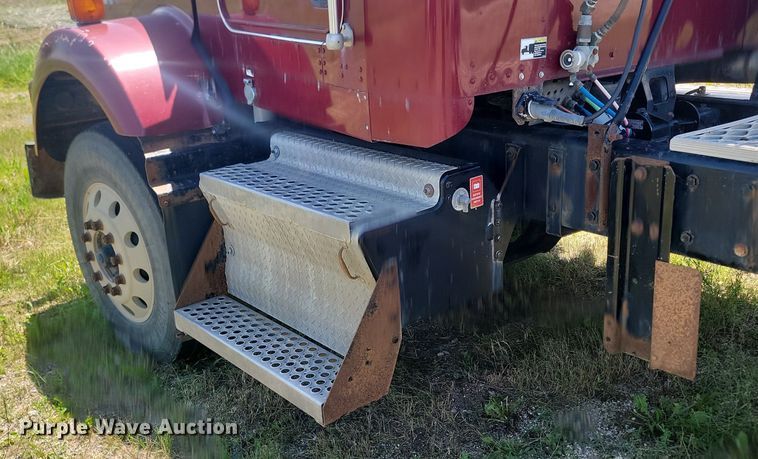 image for item NZ9974 2007 Kenworth  T800 semi truck