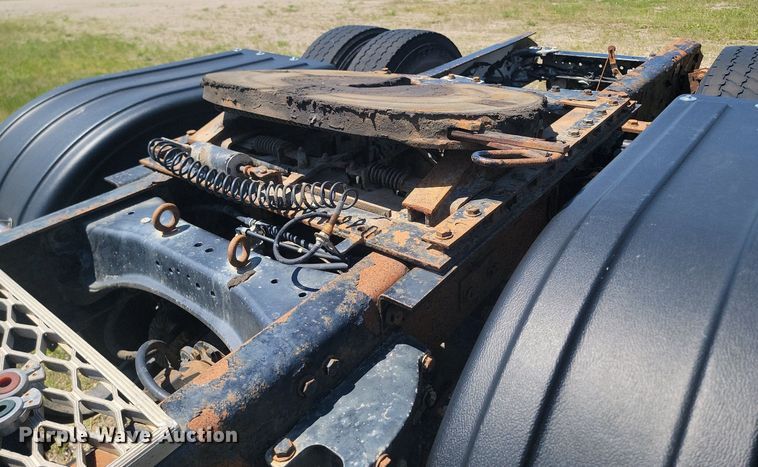 image for item NZ9974 2007 Kenworth  T800 semi truck