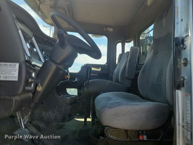 image for item NZ9974 2007 Kenworth  T800 semi truck