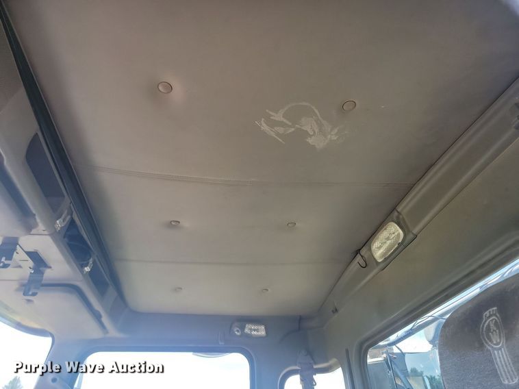 image for item NZ9974 2007 Kenworth  T800 semi truck