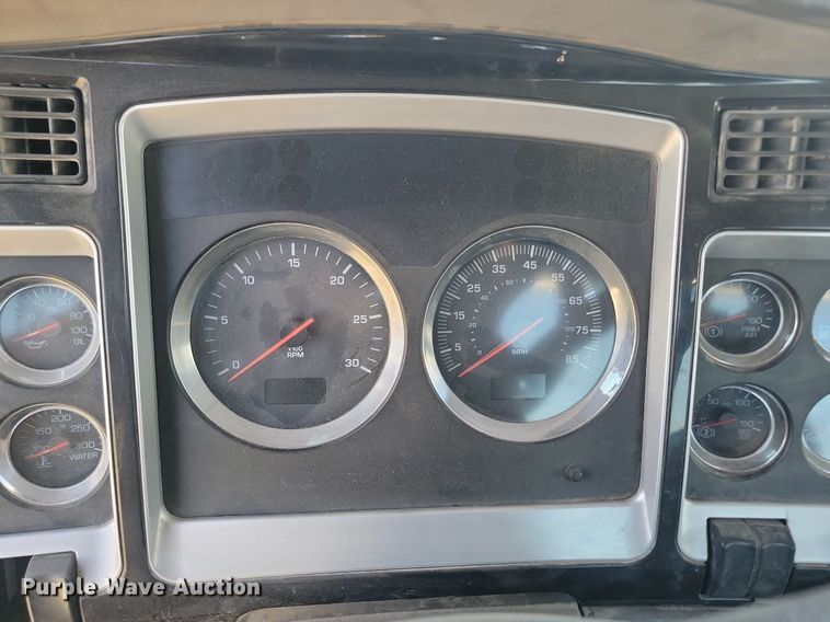 image for item NZ9974 2007 Kenworth  T800 semi truck