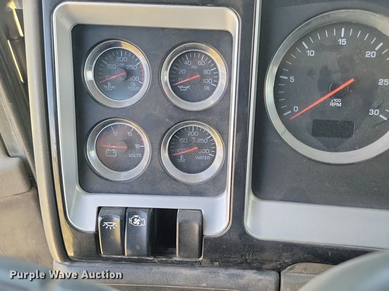 image for item NZ9974 2007 Kenworth  T800 semi truck