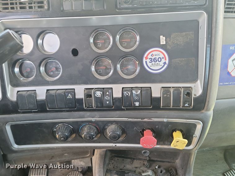 image for item NZ9974 2007 Kenworth  T800 semi truck