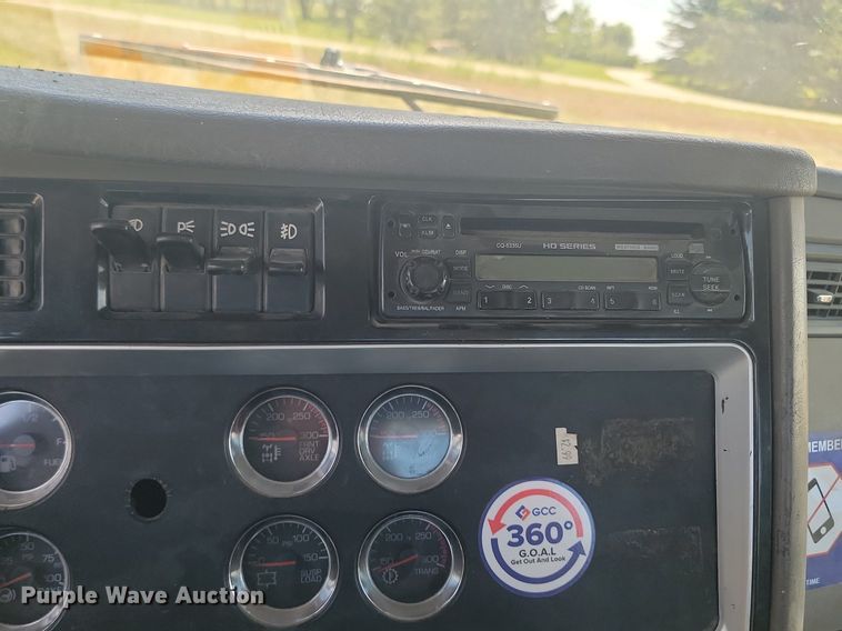 image for item NZ9974 2007 Kenworth  T800 semi truck