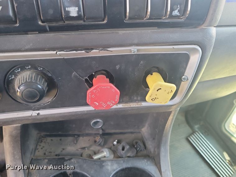 image for item NZ9974 2007 Kenworth  T800 semi truck