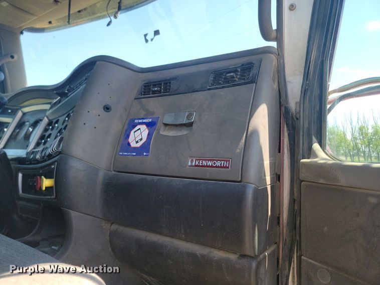 image for item NZ9974 2007 Kenworth  T800 semi truck