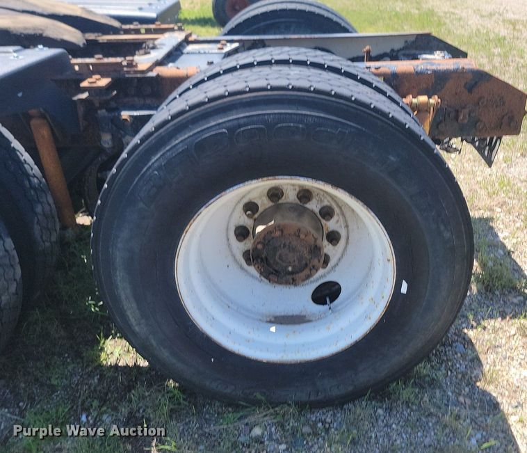 image for item NZ9974 2007 Kenworth  T800 semi truck