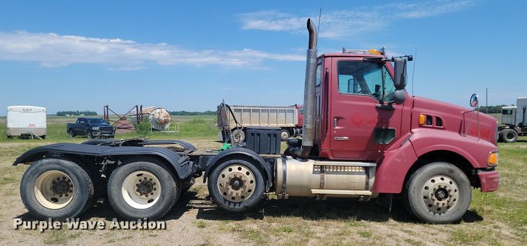 image for item NZ9975 2001 Sterling  AT9513 semi truck