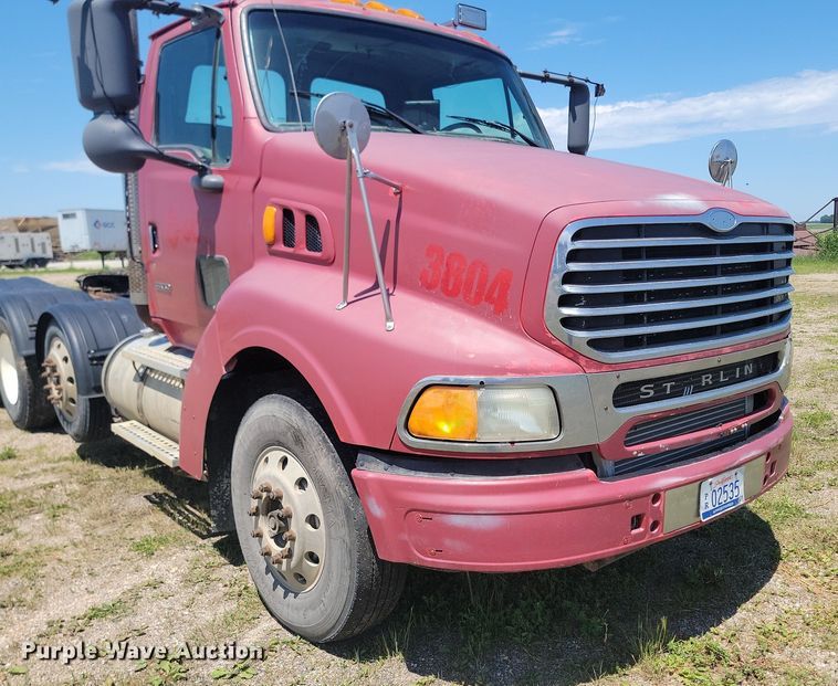 image for item NZ9975 2001 Sterling  AT9513 semi truck