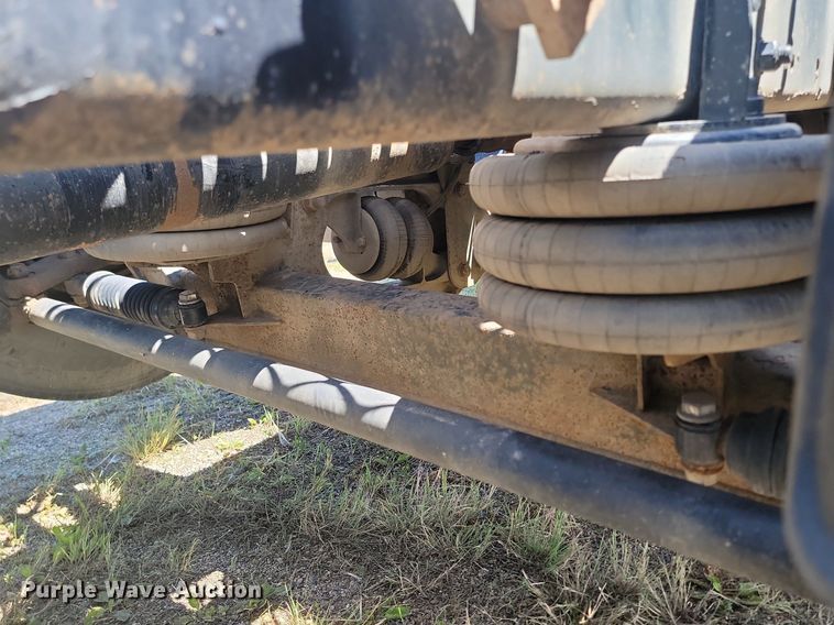 image for item NZ9975 2001 Sterling  AT9513 semi truck