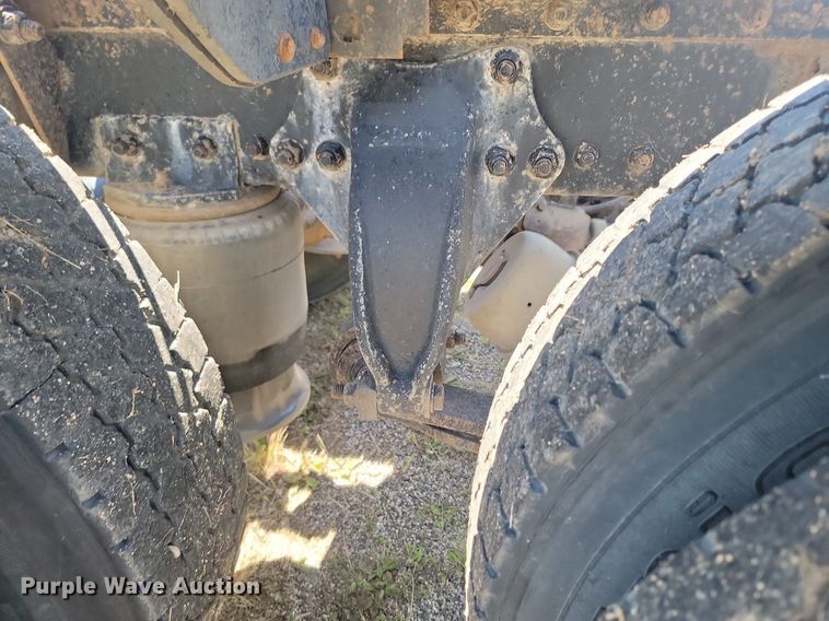 image for item NZ9975 2001 Sterling  AT9513 semi truck