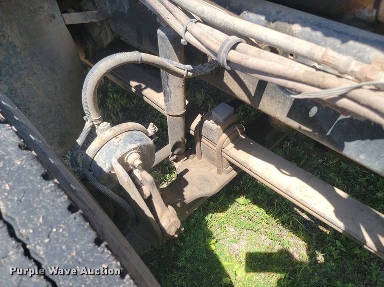 image for item NZ9975 2001 Sterling  AT9513 semi truck