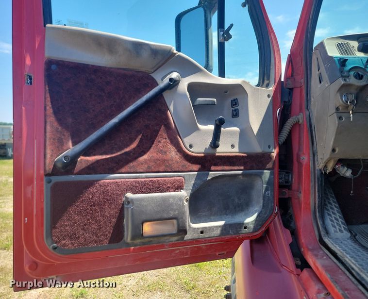 image for item NZ9975 2001 Sterling  AT9513 semi truck