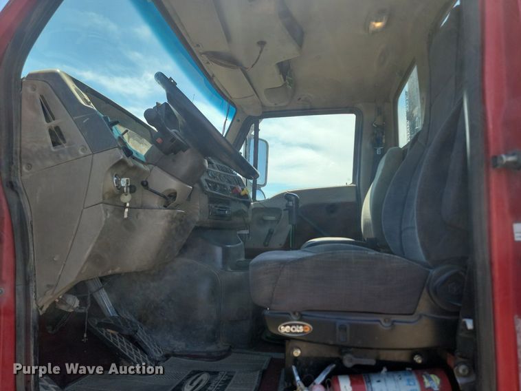 image for item NZ9975 2001 Sterling  AT9513 semi truck