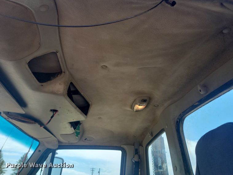 image for item NZ9975 2001 Sterling  AT9513 semi truck