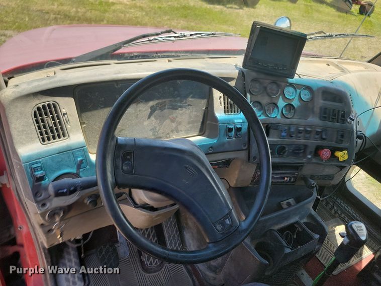 image for item NZ9975 2001 Sterling  AT9513 semi truck