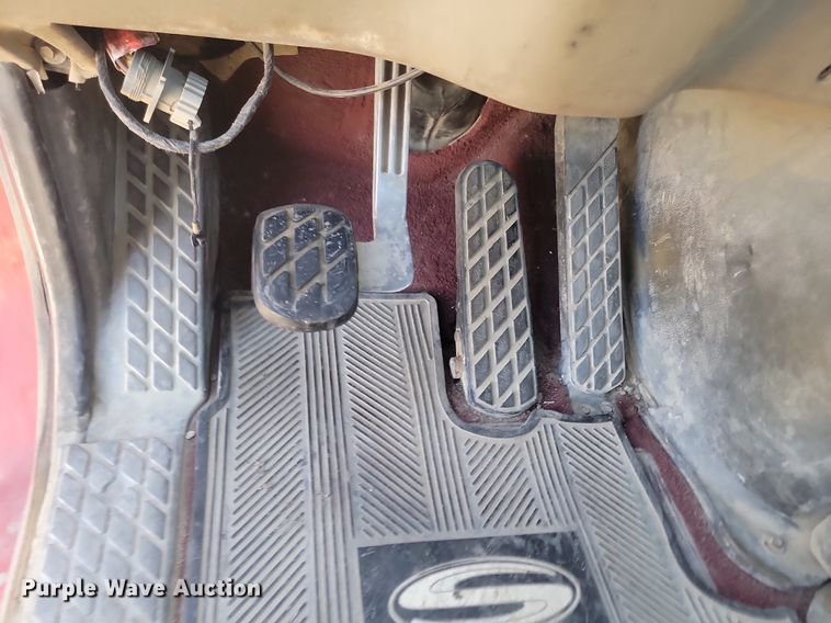 image for item NZ9975 2001 Sterling  AT9513 semi truck