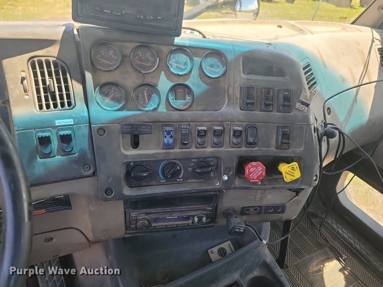 image for item NZ9975 2001 Sterling  AT9513 semi truck