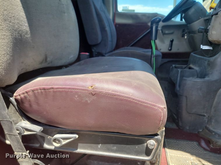 image for item NZ9975 2001 Sterling  AT9513 semi truck