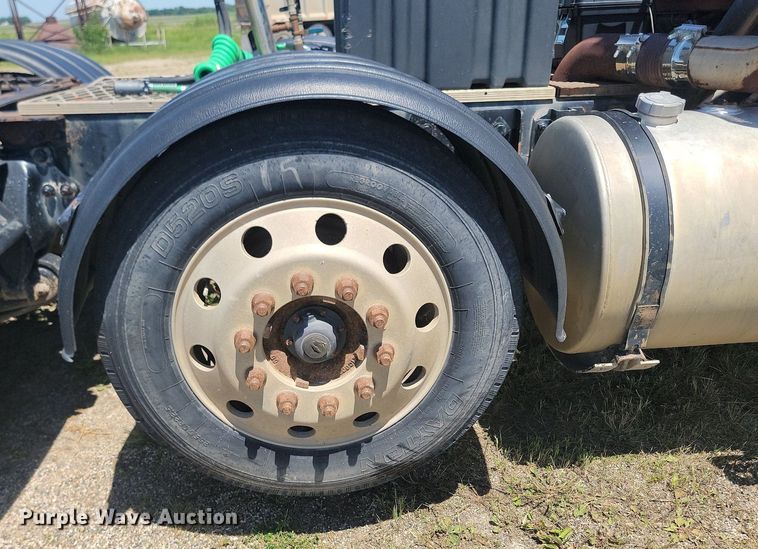 image for item NZ9975 2001 Sterling  AT9513 semi truck