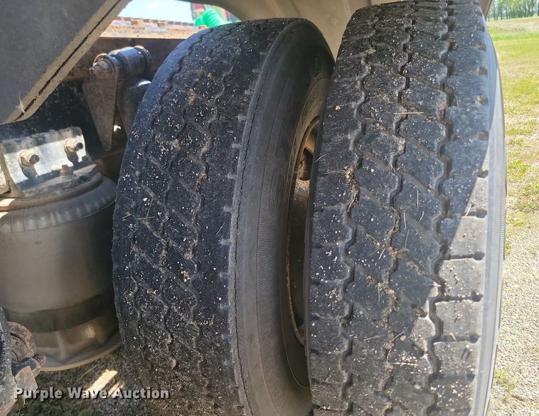 image for item NZ9975 2001 Sterling  AT9513 semi truck