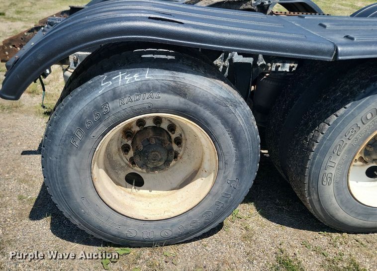 image for item NZ9975 2001 Sterling  AT9513 semi truck