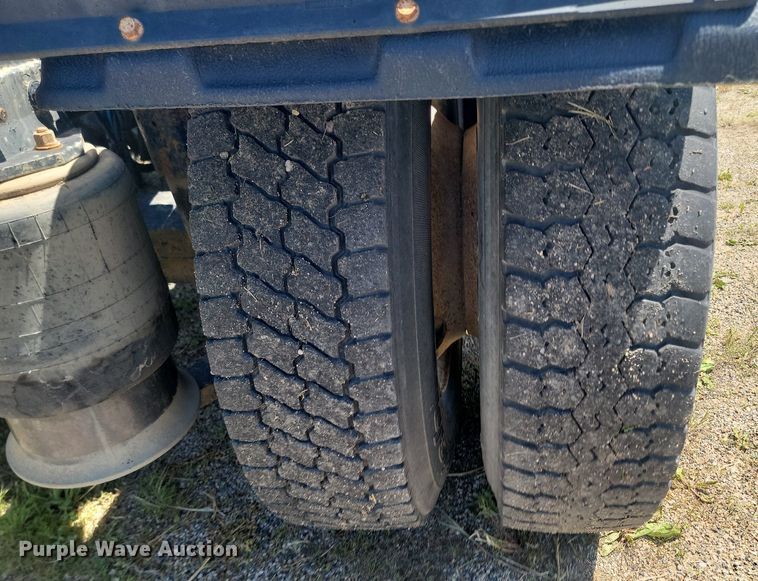 image for item NZ9975 2001 Sterling  AT9513 semi truck