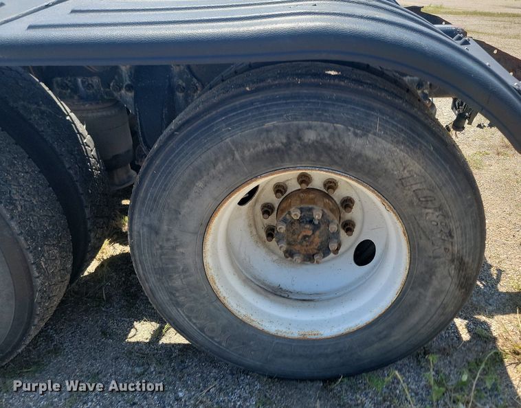 image for item NZ9975 2001 Sterling  AT9513 semi truck