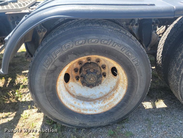 image for item NZ9975 2001 Sterling  AT9513 semi truck