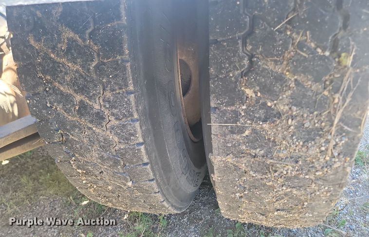 image for item NZ9975 2001 Sterling  AT9513 semi truck