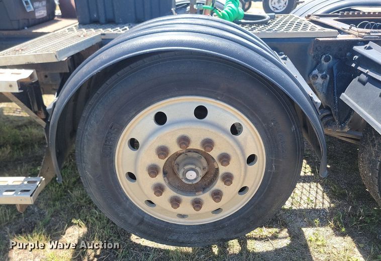 image for item NZ9975 2001 Sterling  AT9513 semi truck