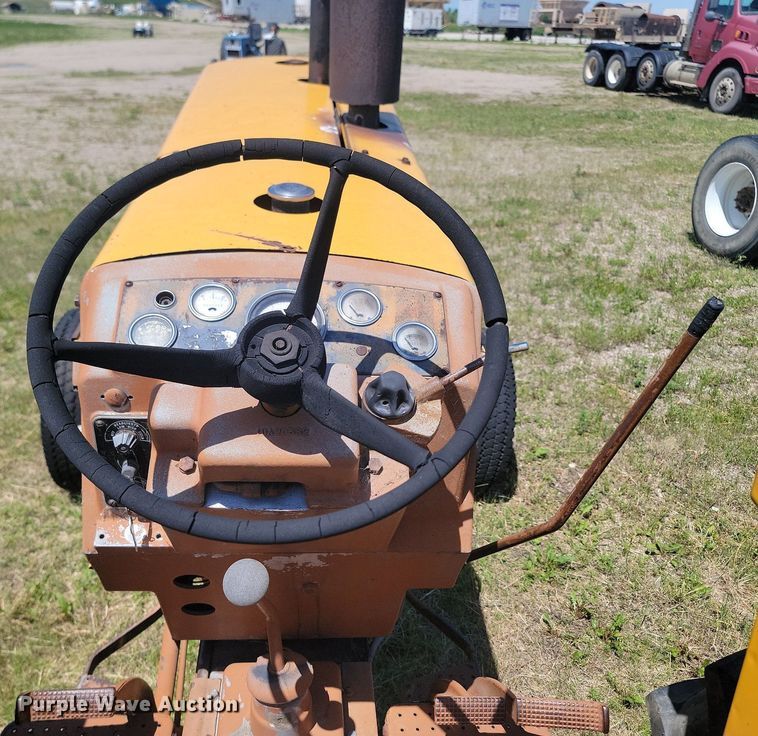 image for item NZ9976 1966 Minneapolis-Moline M670 tractor