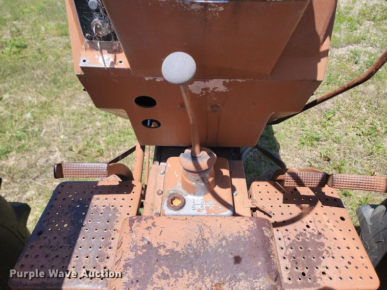 image for item NZ9976 1966 Minneapolis-Moline M670 tractor