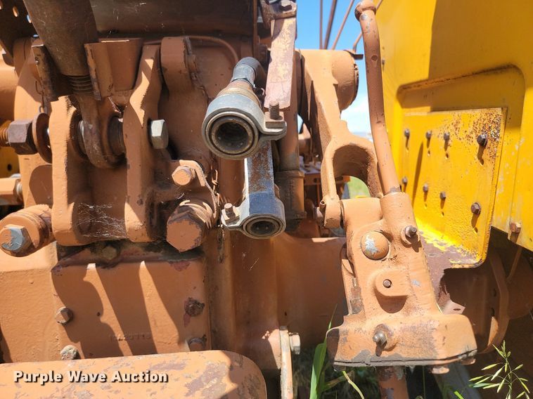 image for item NZ9976 1966 Minneapolis-Moline M670 tractor