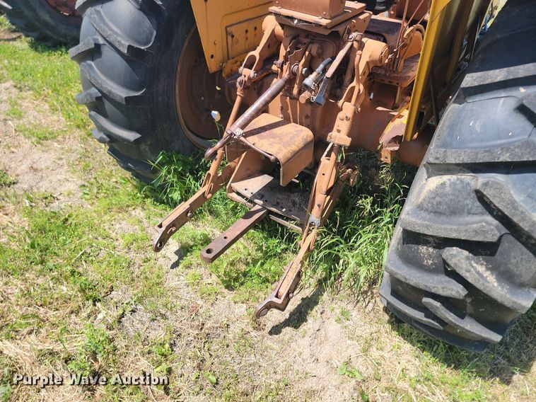 image for item NZ9976 1966 Minneapolis-Moline M670 tractor