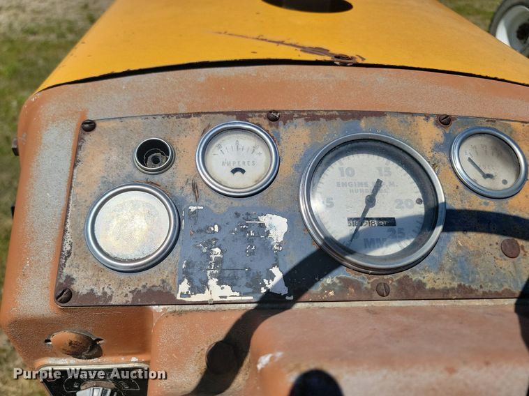 image for item NZ9976 1966 Minneapolis-Moline M670 tractor