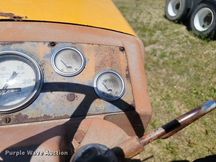 image for item NZ9976 1966 Minneapolis-Moline M670 tractor