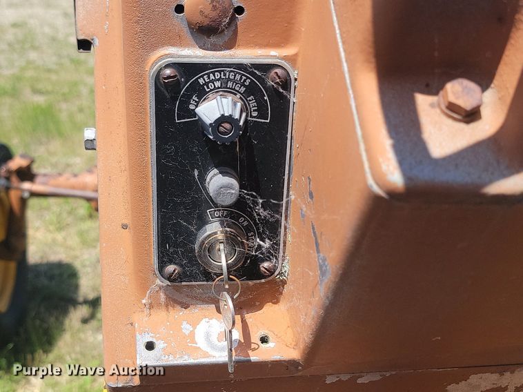 image for item NZ9976 1966 Minneapolis-Moline M670 tractor