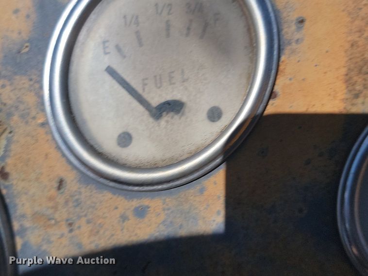 image for item NZ9976 1966 Minneapolis-Moline M670 tractor