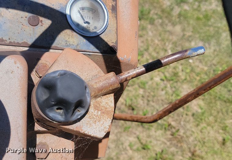 image for item NZ9976 1966 Minneapolis-Moline M670 tractor