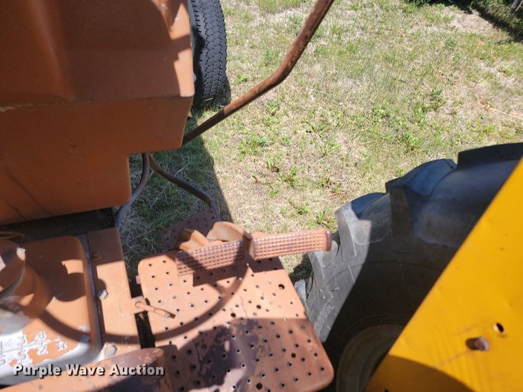 image for item NZ9976 1966 Minneapolis-Moline M670 tractor