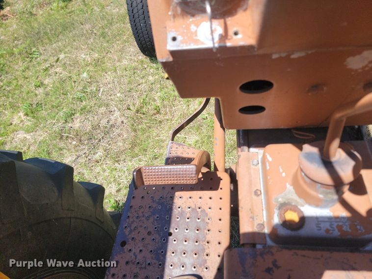 image for item NZ9976 1966 Minneapolis-Moline M670 tractor